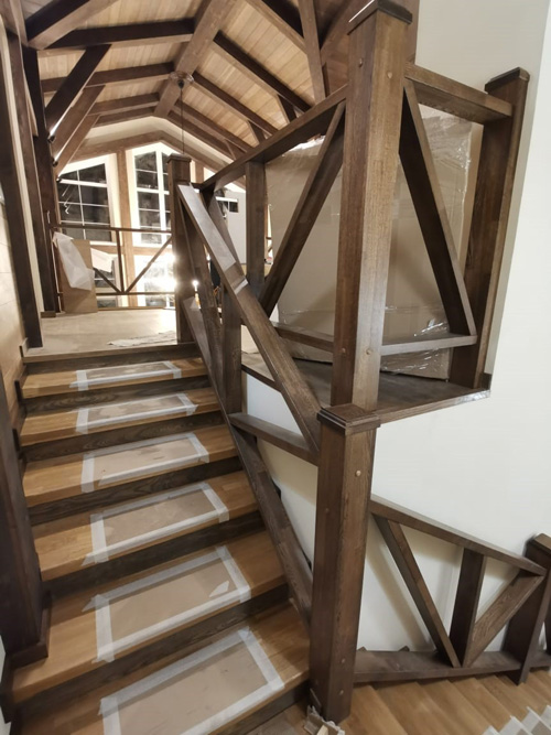 Облицовка бетонной лестницы дубом. Производство Лестницы-просто.ру