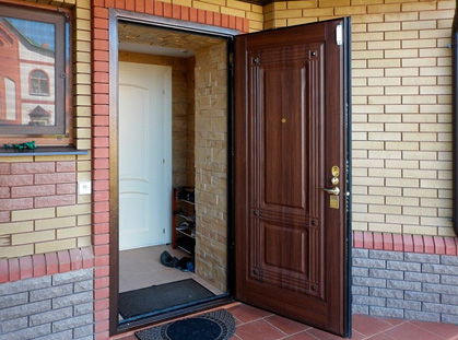 Внешняя и внутренняя отделка входной двери