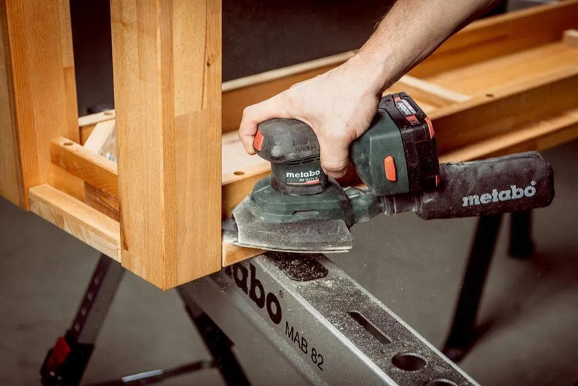 Вибрационная шлифовальная машина Metabo с треугольной платформой для обработки сложных участков