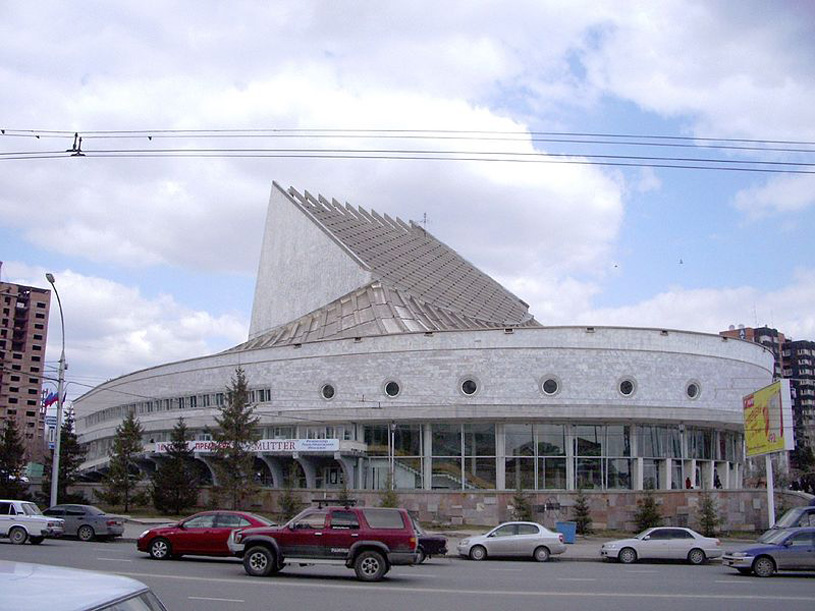 Театр «Глобус», Новосибирск. Дмитрий Лебедев, Википедия