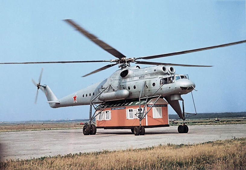 Советский тяжелый транспортный вертолет МИ-10 «Летающий кран»