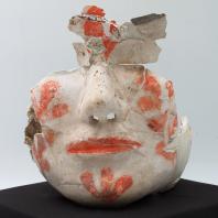 Маска с орнаментом. Ранний железный век. Гипс, охра, лепка, роспись. Институт археологии и этнографии СО РАН